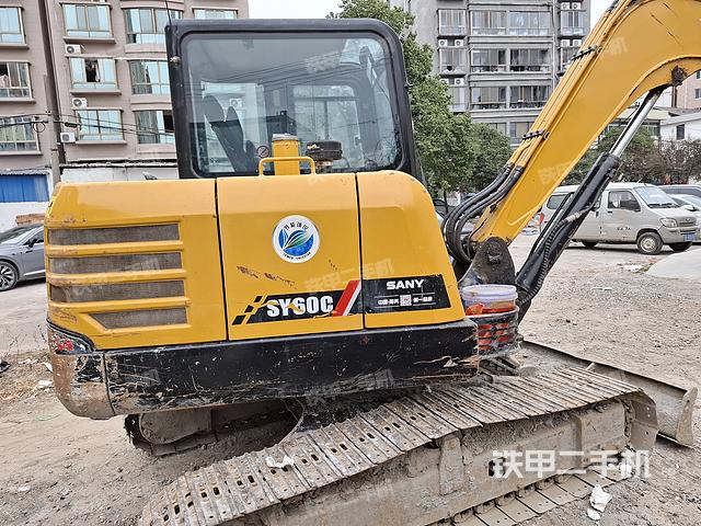 驾驶室顶部（整机外观）