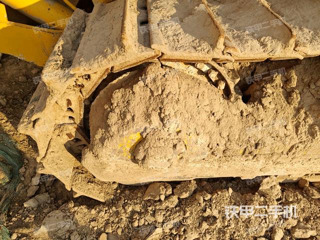 左側(cè)履帶全景（推土機底盤及工作裝置）