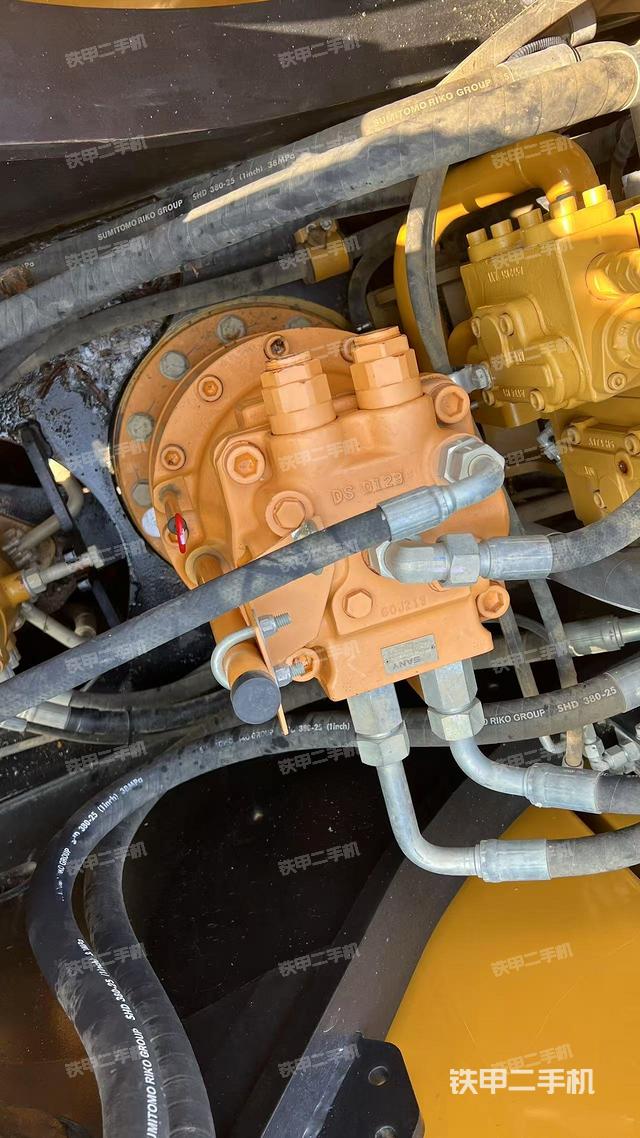 回轉(zhuǎn)馬達(dá)（上車部件）