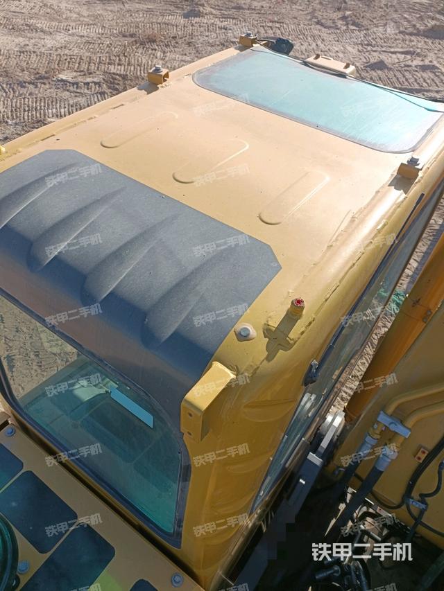 駕駛室頂部（整機外觀）