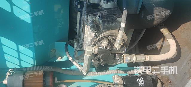 液压泵舱室正面整体（整机外观）