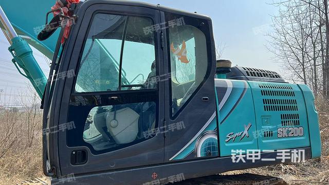 駕駛室左前45度(駕駛室部分) 駕駛室左前45度(駕駛室部分)