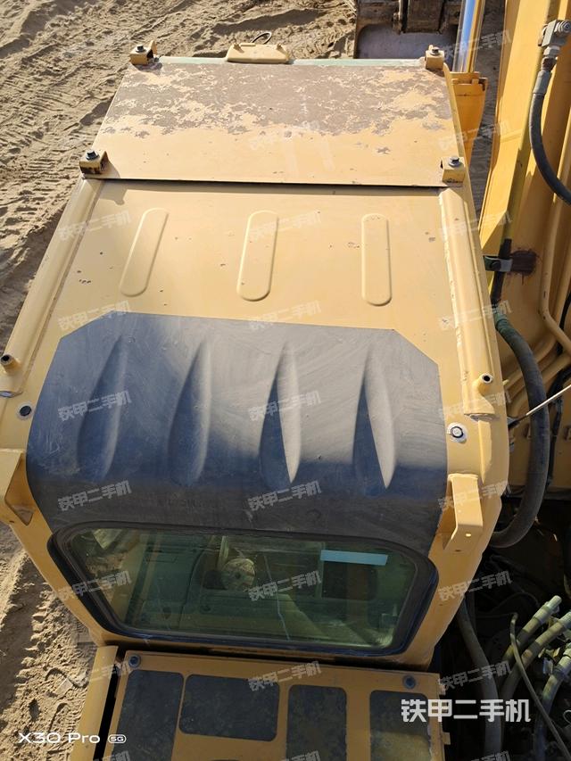 駕駛室頂部（整機外觀）