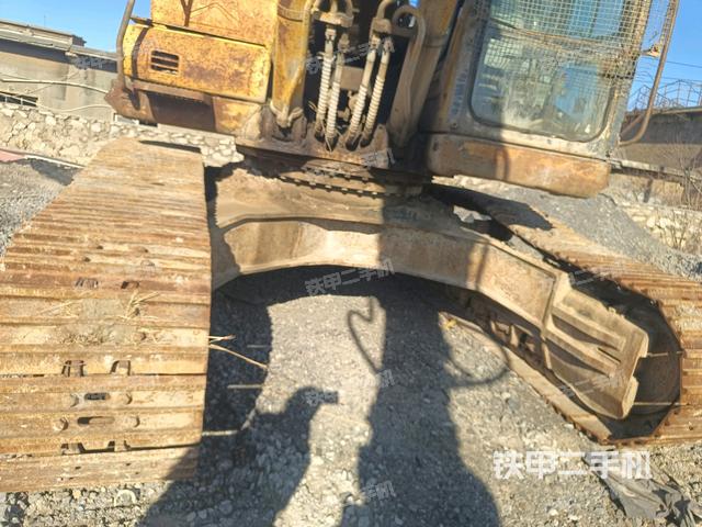 轉盤和下車架正前(工作和回轉裝置) 轉盤和下車架正前(工作和回轉裝置)