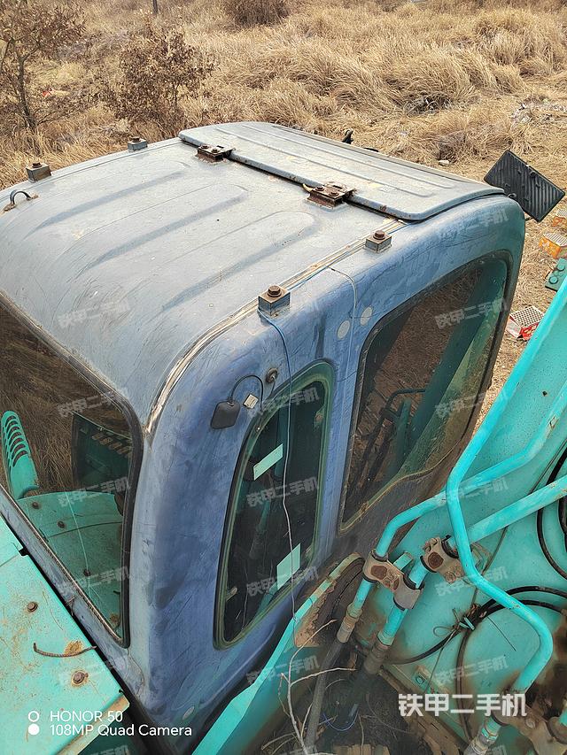 驾驶室顶部（整机外观）