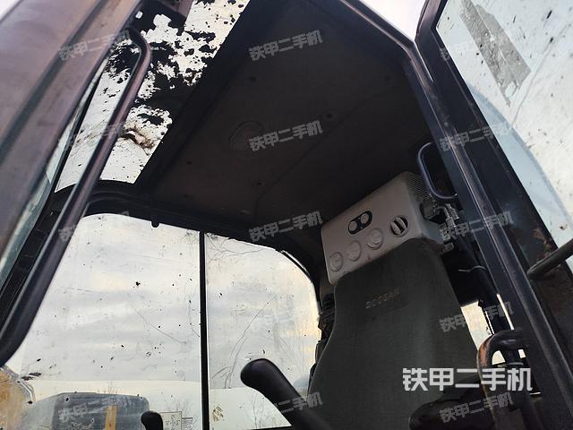 驾驶室顶部（整机外观）