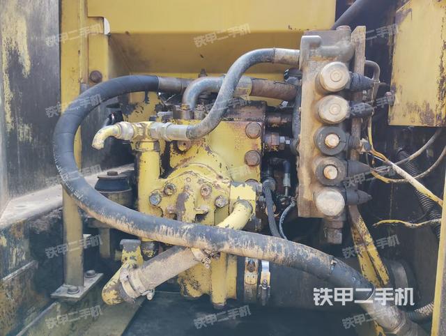 液壓泵艙室正面整體(整機(jī)外觀) 液壓泵艙室正面整體(整機(jī)外觀)