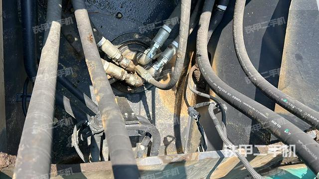 中央回轉(zhuǎn)接頭特寫(上車部件) 中央回轉(zhuǎn)接頭特寫(上車部件)