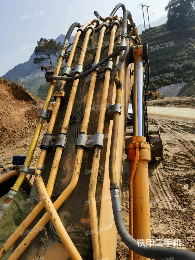 大臂背部俯視(工作和回轉裝置) 大臂背部俯視(工作和回轉裝置)