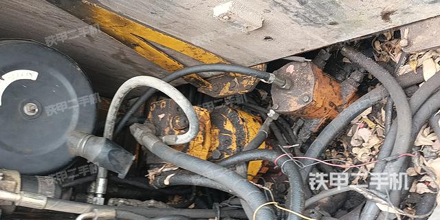 回转马达和主控阀（整机外观）