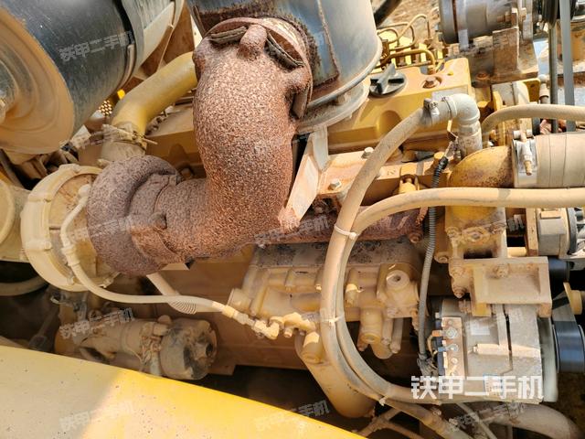 發(fā)動(dòng)機(jī)左側(cè)全景（壓路機(jī)發(fā)動(dòng)機(jī)艙）