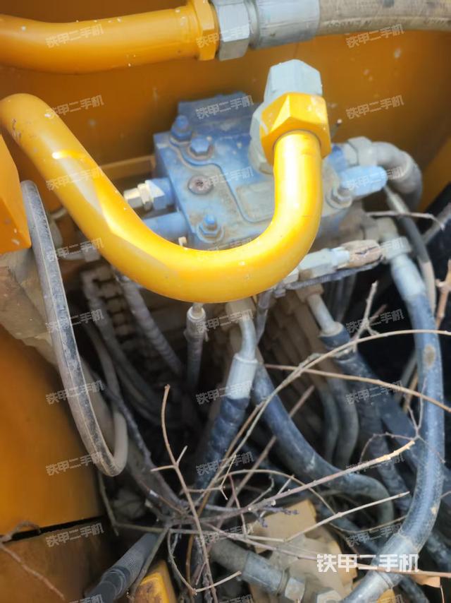 回转马达和主控阀（整机外观）