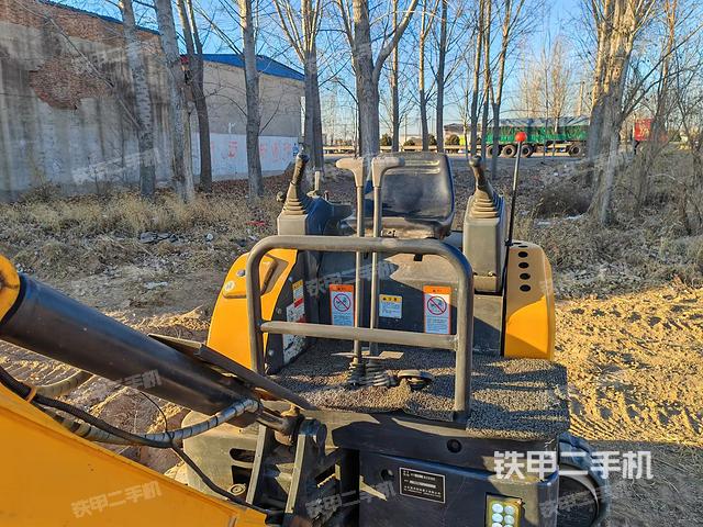 回轉(zhuǎn)馬達和主控閥（整機外觀）