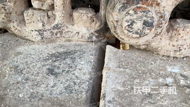 右驅(qū)動輪（行走機構(gòu)）