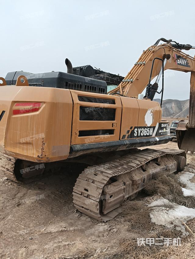 回转马达和主控阀（整机外观）