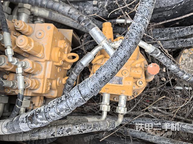 回转马达和主控阀（整机外观）