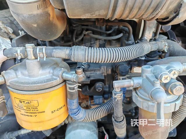 回轉(zhuǎn)馬達(dá)和主控閥(整機(jī)外觀) 回轉(zhuǎn)馬達(dá)和主控閥(整機(jī)外觀)
