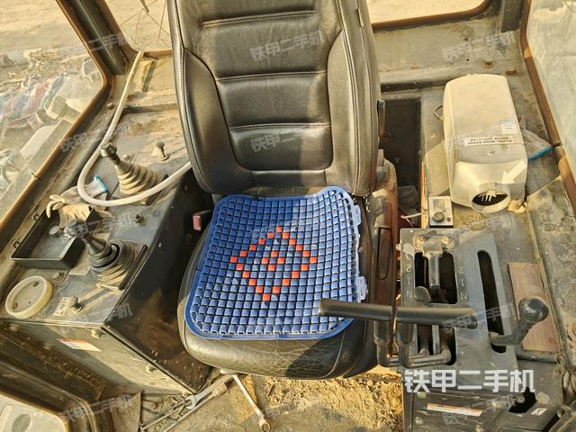 操作手柄左（推土機駕駛室）