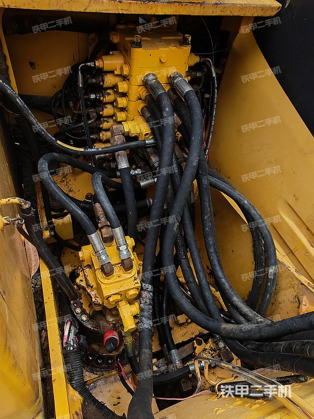 回轉(zhuǎn)馬達和主控閥（整機外觀）