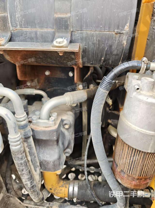 液壓泵艙室正面整體(整機(jī)外觀) 液壓泵艙室正面整體(整機(jī)外觀)