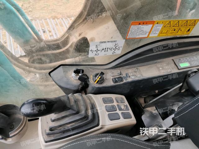 座椅右侧控制台/钥匙门/油门/含右手柄（驾驶室部分）