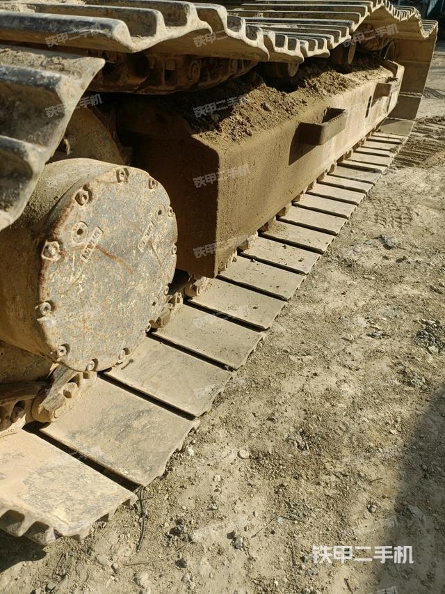 右側(cè)履帶整體(行走機(jī)構(gòu)) 右側(cè)履帶整體(行走機(jī)構(gòu))