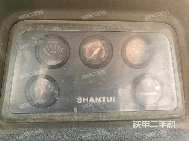 儀表盤全景（推土機駕駛室）