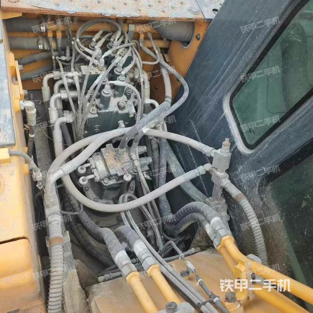 回轉(zhuǎn)馬達和主控閥（整機外觀）