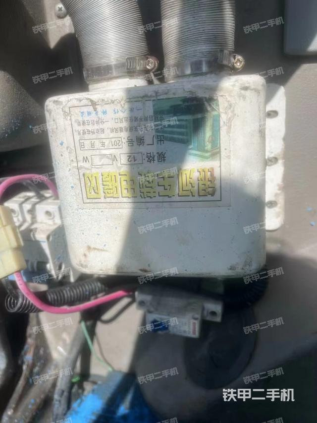 回轉(zhuǎn)馬達(dá)和主控閥（整機(jī)外觀）