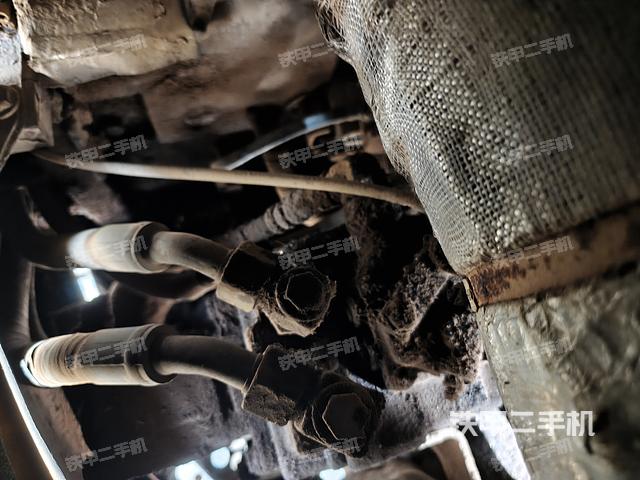 回转马达和主控阀（整机外观）