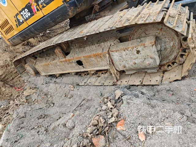 單側(cè)履帶整體(整機(jī)外觀) 單側(cè)履帶整體(整機(jī)外觀)