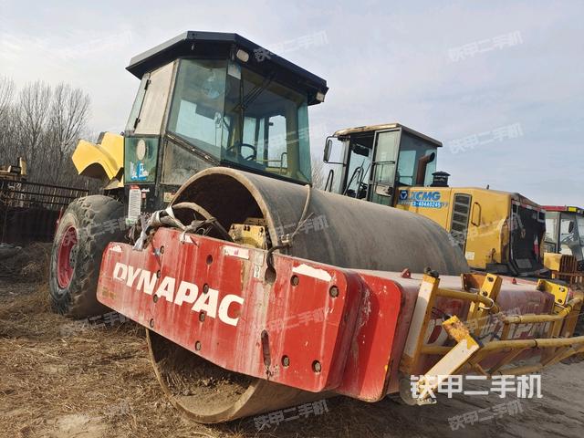 右前45°（壓路機(jī)整機(jī)外觀）