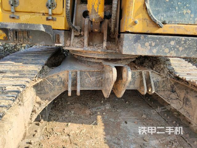 轉(zhuǎn)盤和下車架正前(工作和回轉(zhuǎn)裝置) 轉(zhuǎn)盤和下車架正前(工作和回轉(zhuǎn)裝置)