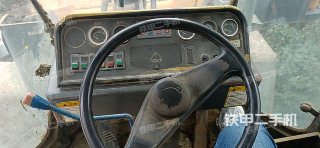 駕駛室工作臺(tái)（整機(jī)外觀及大件）