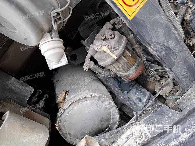 液压泵舱室正面整体（整机外观）