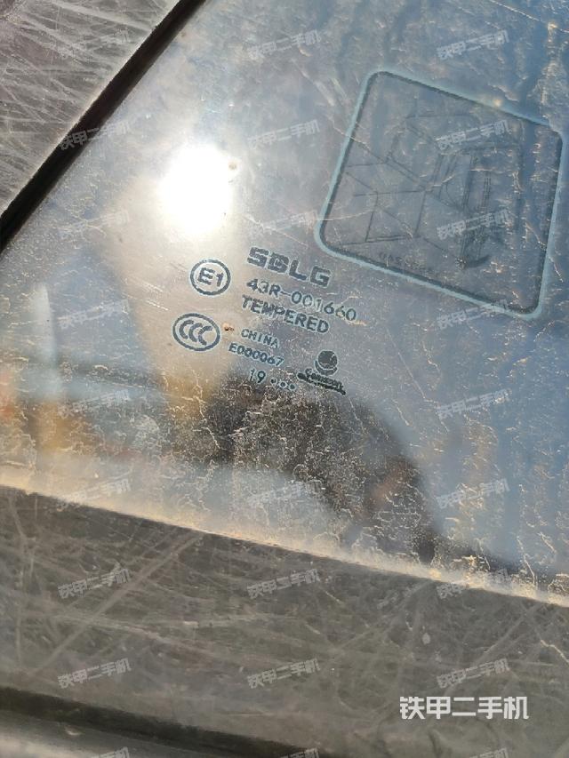 左后方玻璃角標(biāo)(駕駛室部分) 左后方玻璃角標(biāo)(駕駛室部分)