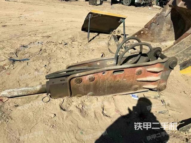 駕駛室頂部（整機外觀）