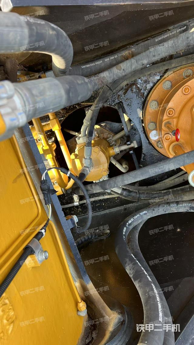 中央回轉(zhuǎn)接頭特寫（上車部件）