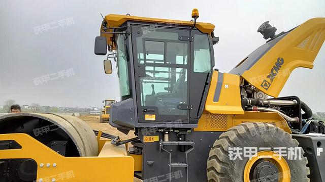 整机左侧（设备外观及核心部件）