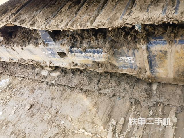 單側(cè)履帶整體(整機(jī)外觀) 單側(cè)履帶整體(整機(jī)外觀)