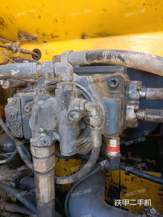 液壓泵斜45?左(大件艙室) 液壓泵斜45?左(大件艙室)