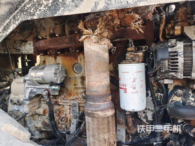 發(fā)動(dòng)機(jī)艙液壓泵全景（壓路機(jī)發(fā)動(dòng)機(jī)艙）