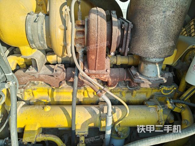 發(fā)動機左側(cè)全景（推土機發(fā)動機艙）