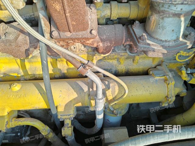 發(fā)動機右側(cè)全景（推土機發(fā)動機艙）