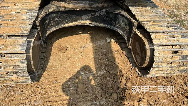 轉(zhuǎn)盤和下車架正前（工作和回轉(zhuǎn)裝置）