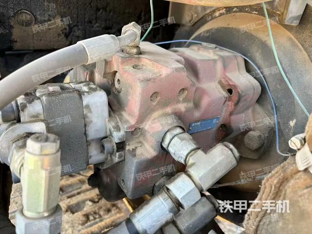 液壓泵艙室正面整體（整機(jī)外觀）