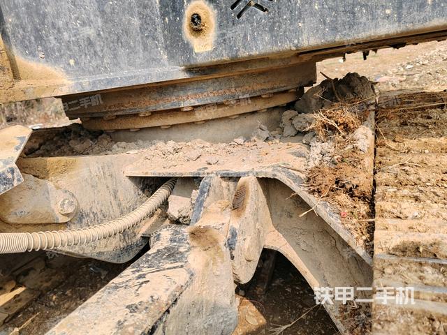 轉(zhuǎn)盤和下車架正前(工作和回轉(zhuǎn)裝置) 轉(zhuǎn)盤和下車架正前(工作和回轉(zhuǎn)裝置)