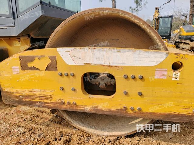 前車架正右側(cè)（壓路機(jī)前后車架）