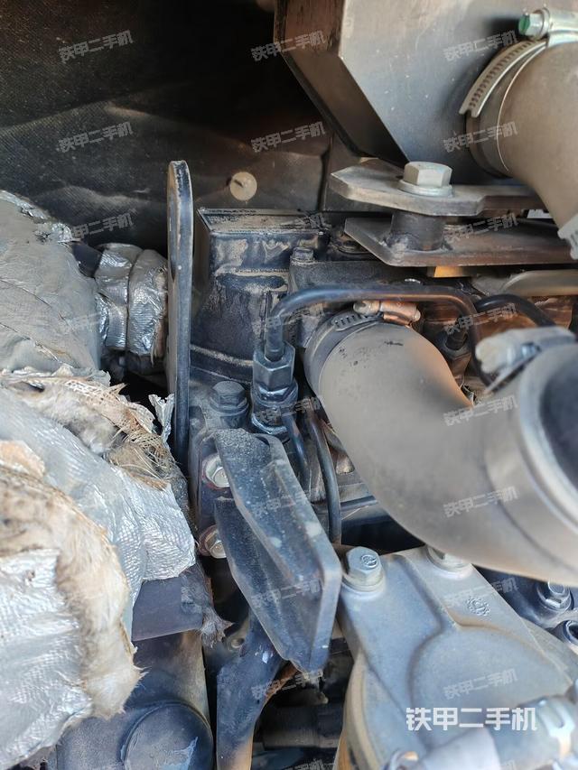 液壓泵艙室正面整體(整機(jī)外觀) 液壓泵艙室正面整體(整機(jī)外觀)
