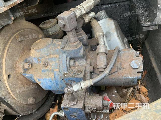 液壓泵艙室正面整體（整機(jī)外觀）